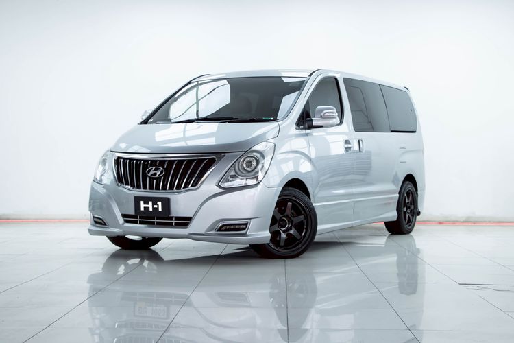 รถ Hyundai H-1  2.5 Elite สี เทา