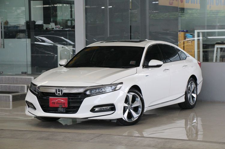 รถ Honda Accord 2.0 Hybrid Tech สี ขาว