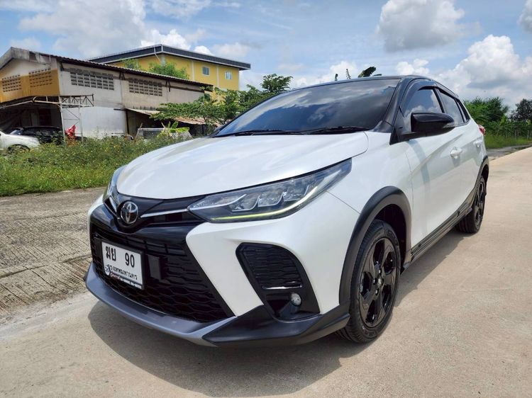 รถ Toyota Yaris 1.2 Sport Premium X สี ขาว