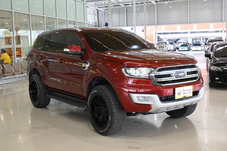 รถ Ford Everest 2.2 Titanium สี แดง
