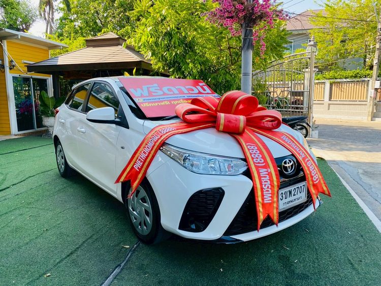 Toyota Yaris 2022 1.2 Entry Sedan เบนซิน LPG เกียร์อัตโนมัติ ขาว รูปที่ 3
