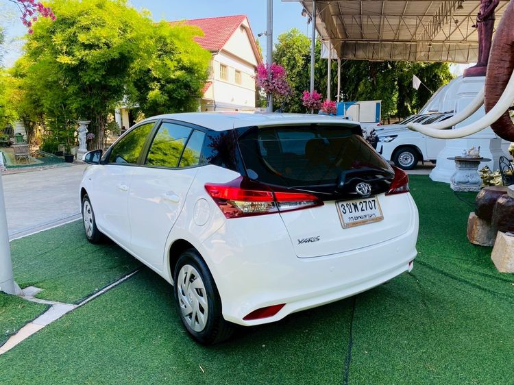 Toyota Yaris 2022 1.2 Entry Sedan เบนซิน LPG เกียร์อัตโนมัติ ขาว รูปที่ 4