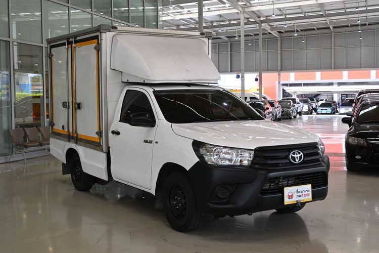 รถ Toyota Hilux Revo 2.4 J สี ขาว