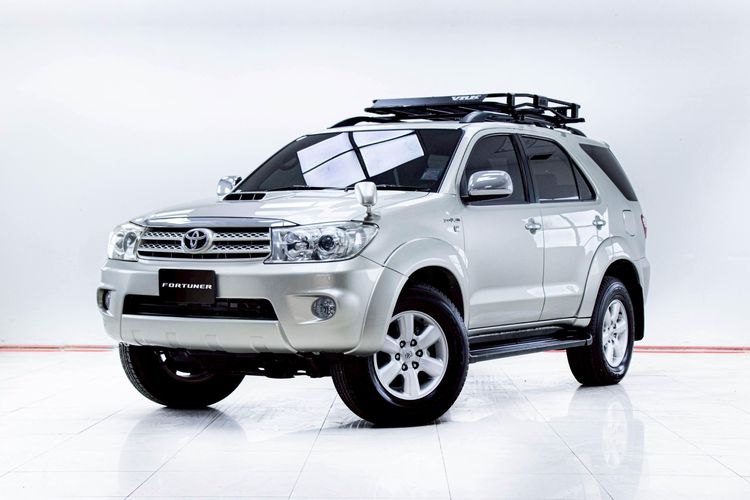 รถ Toyota Fortuner 3.0 V สี เทา