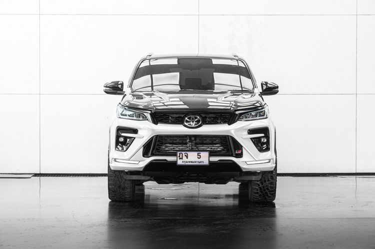 รถ Toyota Fortuner 2.4 Leader G สี ขาว