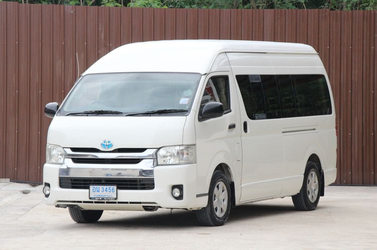 รถ Toyota Commuter 3.0 สี ขาว