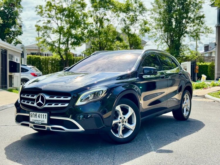 รถ Mercedes-Benz GLA-Class GLA200 สี ดำ