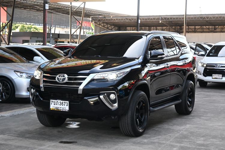 รถ Toyota Fortuner 2.4 V สี ดำ