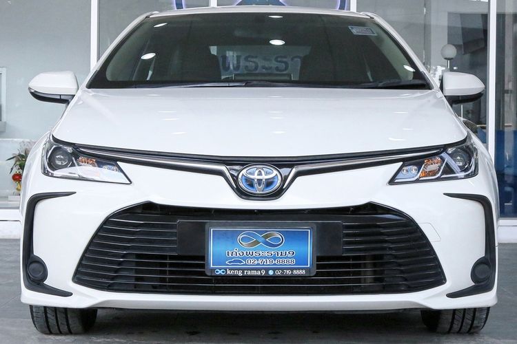 Toyota Altis 2020 1.8 Hybrid Entry Sedan ไฮบริด ไม่ติดแก๊ส เกียร์อัตโนมัติ ขาว รูปที่ 2