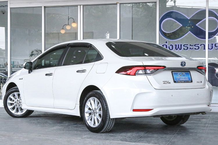 Toyota Altis 2020 1.8 Hybrid Entry Sedan ไฮบริด ไม่ติดแก๊ส เกียร์อัตโนมัติ ขาว รูปที่ 4