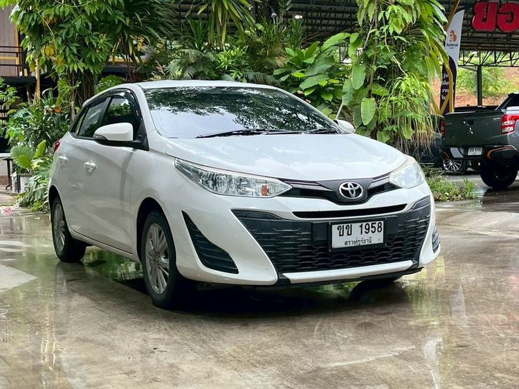 Toyota Yaris 2019 1.2 E Sedan เบนซิน ไม่ติดแก๊ส เกียร์อัตโนมัติ ขาว รูปที่ 3