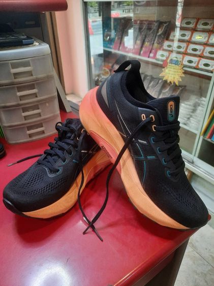 รองเท้ากีฬา asics