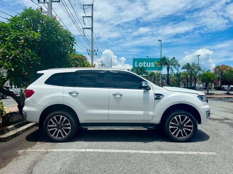 Ford Everest 2023 2.0 Bi-Turbo Titanium+ Utility-car ดีเซล เกียร์อัตโนมัติ ขาว รูปที่ 2