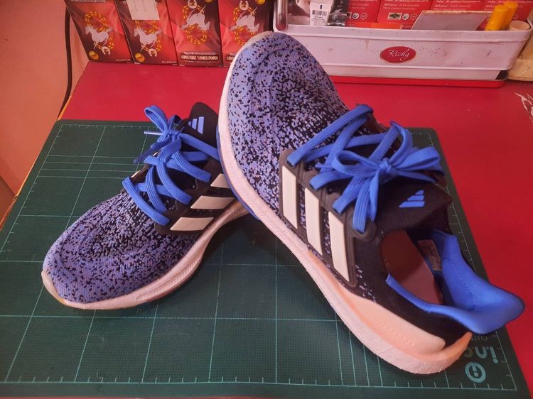 รองเท้าวิ่งผู้ชาย Adidas.