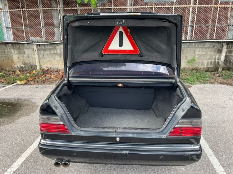 Mercedes-Benz E-Class 1996 E280 Sedan เบนซิน ไม่ติดแก๊ส เกียร์อัตโนมัติ ดำ รูปที่ 2