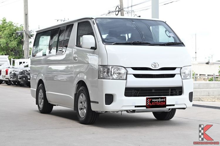 Toyota Hiace 2018 3.0 Economy Van ดีเซล ไม่ติดแก๊ส เกียร์ธรรมดา ขาว
