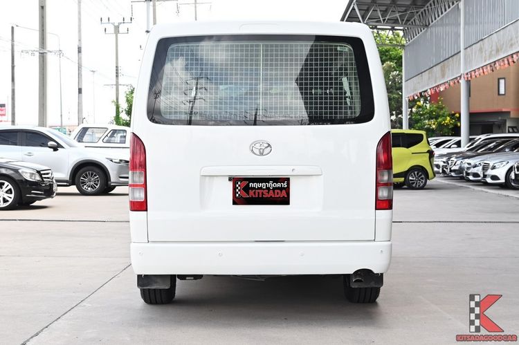 Toyota Hiace 2018 3.0 Economy Van ดีเซล ไม่ติดแก๊ส เกียร์ธรรมดา ขาว รูปที่ 4