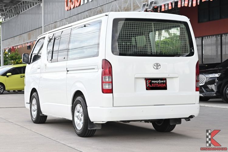 Toyota Hiace 2018 3.0 Economy Van ดีเซล ไม่ติดแก๊ส เกียร์ธรรมดา ขาว รูปที่ 3