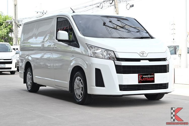 Toyota Hiace 2021 2.8 economy Van ดีเซล LPG เกียร์ธรรมดา ขาว