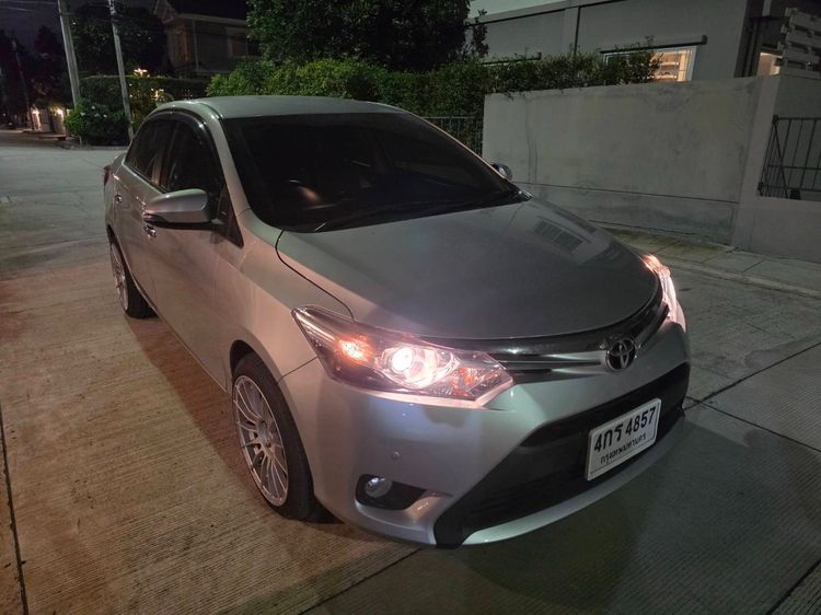 รถ Toyota Vios 1.5 S Limited สี บรอนซ์เงิน