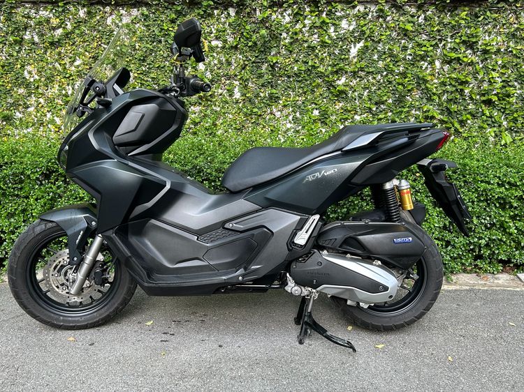 Honda ADV160 สีดำ สภาพดี ไมล์ 8100 จดทะเบียน พ.ย. 2023