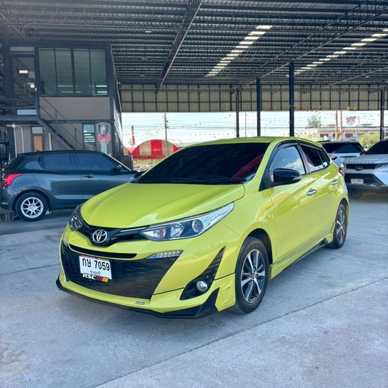 รถ Toyota Yaris 1.2 G Plus สี เขียว
