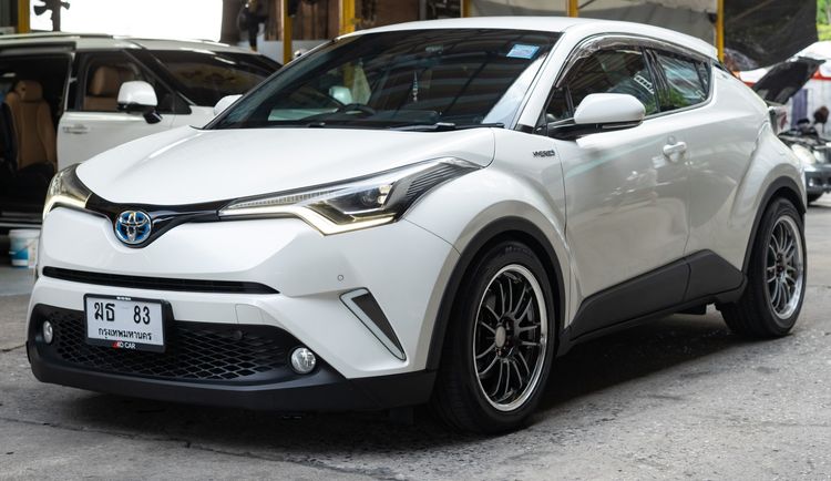 Toyota C-HR 2019 1.8 HV Mid Utility-car ไฮบริด ไม่ติดแก๊ส เกียร์อัตโนมัติ ขาว รูปที่ 2