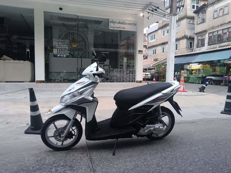 Honda Click 110i ตัวท้อป ล้อแม็ก คอมบายเบรค ภาษีมิ.ย.70 สวยเด่น เครื่องเดิมๆดีเยี่ยม ราคา 16000 บาท รูปที่ 4