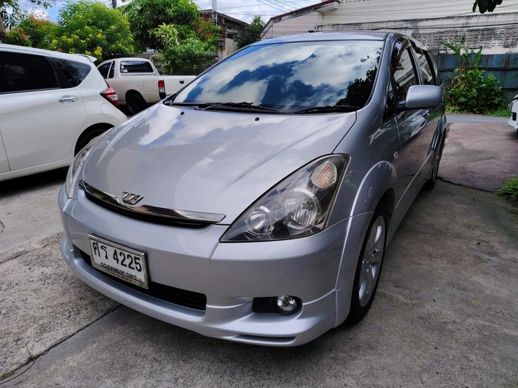 รถ Toyota Wish 2.0 Q สี บรอนซ์เงิน