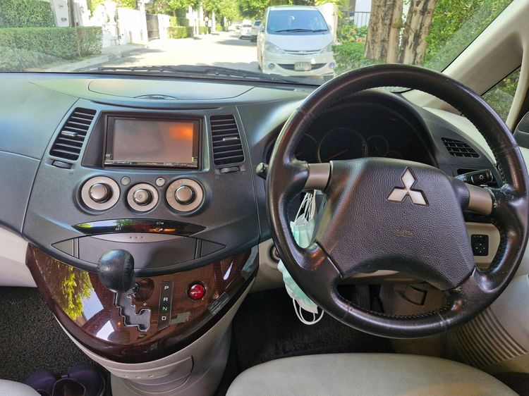 Mitsubishi Space Wagon 2009 2.4 GLS Utility-car เบนซิน ไม่ติดแก๊ส เกียร์อัตโนมัติ บรอนซ์เงิน รูปที่ 3
