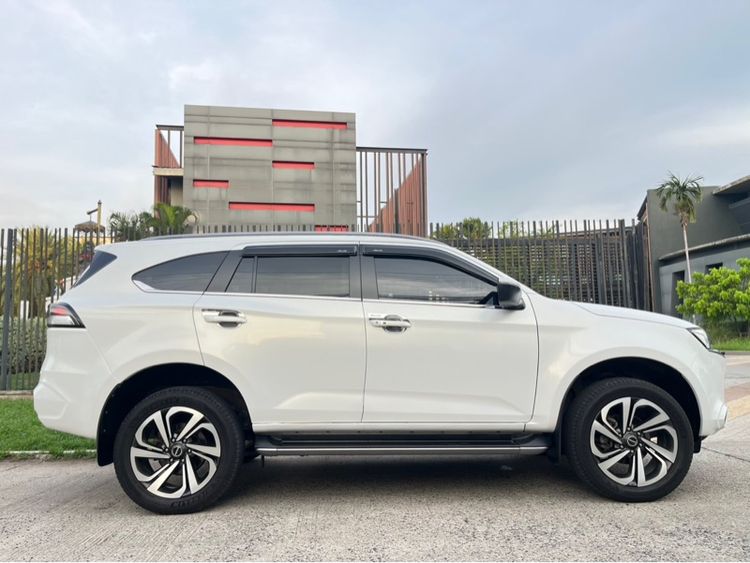 รถ Isuzu MU-X 1.9 ULTIMATE 2WD สี ขาว