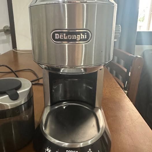 ชุดเครื่องชงกาแฟเอสเปรสโซ DeLonghi พร้อมเครื่องบดเมล็ดกาแฟ – สภาพดีเยี่ยม รูปที่ 6