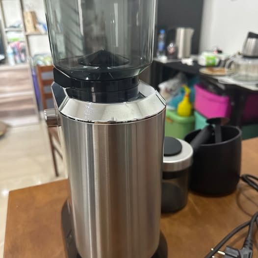 ชุดเครื่องชงกาแฟเอสเปรสโซ DeLonghi พร้อมเครื่องบดเมล็ดกาแฟ – สภาพดีเยี่ยม รูปที่ 7