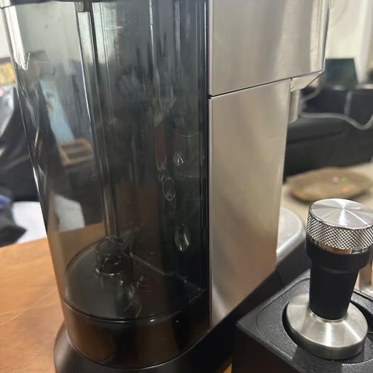 ชุดเครื่องชงกาแฟเอสเปรสโซ DeLonghi พร้อมเครื่องบดเมล็ดกาแฟ – สภาพดีเยี่ยม รูปที่ 5