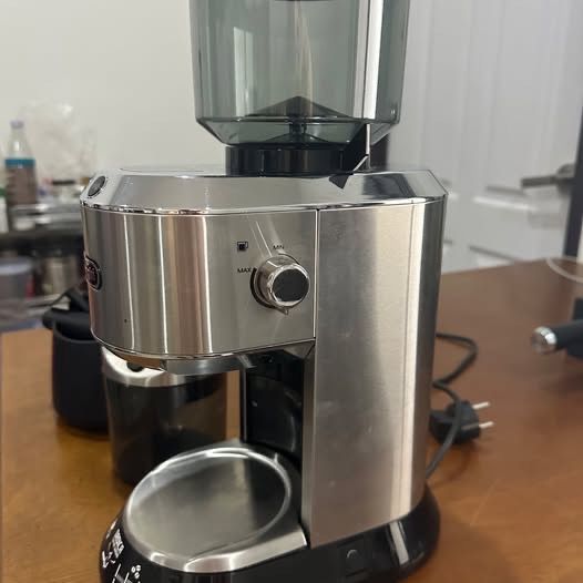 ชุดเครื่องชงกาแฟเอสเปรสโซ DeLonghi พร้อมเครื่องบดเมล็ดกาแฟ – สภาพดีเยี่ยม รูปที่ 3