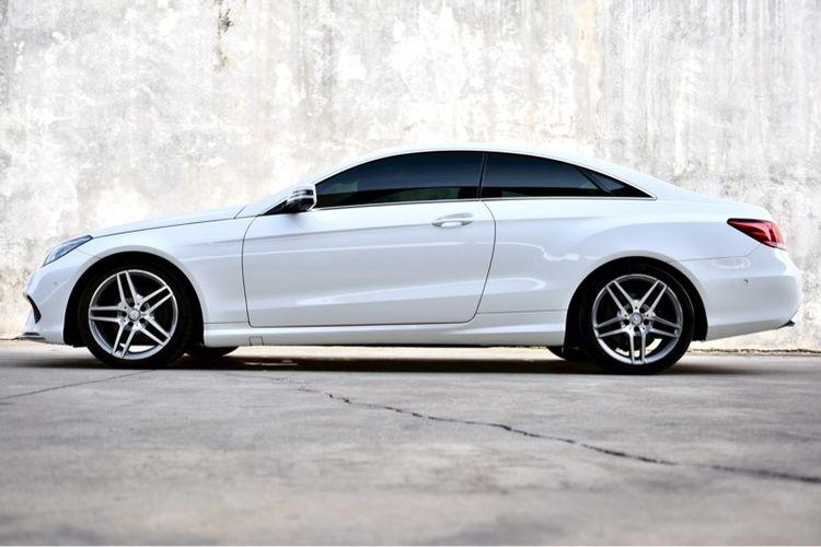 Mercedes-Benz E-Class 2014 E200 CGI Sedan เบนซิน ไม่ติดแก๊ส เกียร์อัตโนมัติ ขาว รูปที่ 4