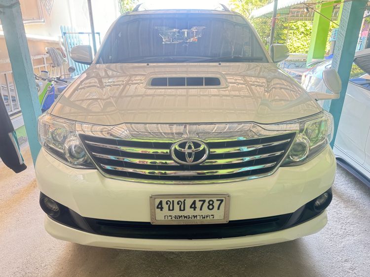 Toyota Fortuner 2013 2.5 V Utility-car ดีเซล เกียร์อัตโนมัติ ขาว