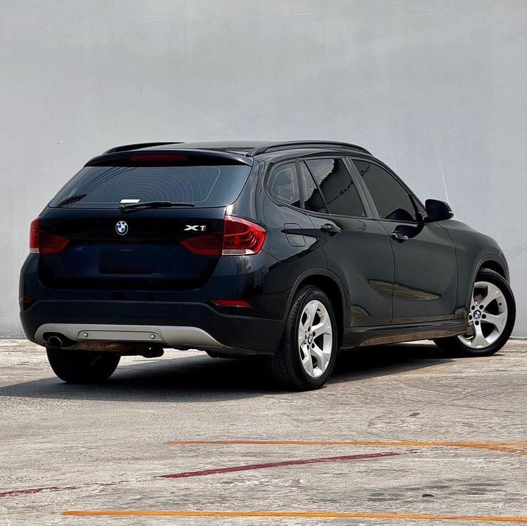 BMW X1 2014 1.5 sDrive18i xLine Sedan เบนซิน ไม่ติดแก๊ส เกียร์อัตโนมัติ ดำ รูปที่ 4
