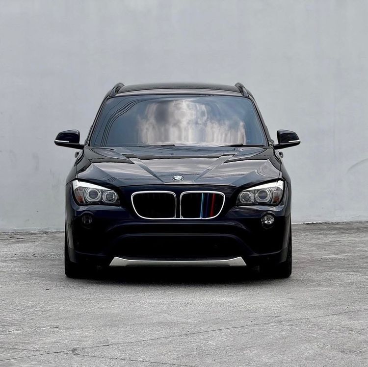 BMW X1 2014 1.5 sDrive18i xLine Sedan เบนซิน ไม่ติดแก๊ส เกียร์อัตโนมัติ ดำ รูปที่ 2