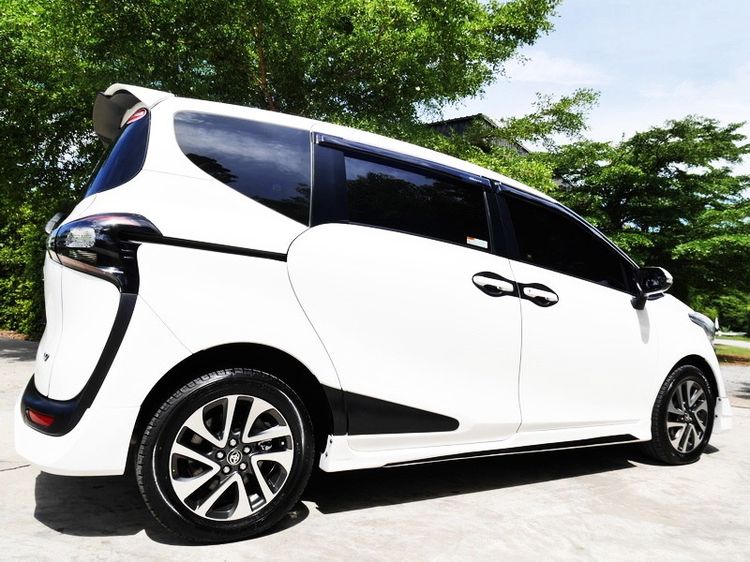 Toyota Sienta 2017 1.5 V Utility-car เบนซิน ไม่ติดแก๊ส เกียร์อัตโนมัติ ขาว รูปที่ 4