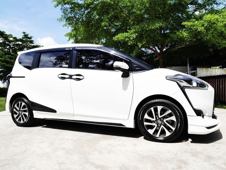 Toyota Sienta 2017 1.5 V Utility-car เบนซิน ไม่ติดแก๊ส เกียร์อัตโนมัติ ขาว รูปที่ 2