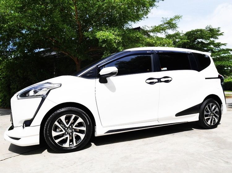 Toyota Sienta 2017 1.5 V Utility-car เบนซิน ไม่ติดแก๊ส เกียร์อัตโนมัติ ขาว