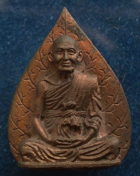รูปเหมือนใบโพธิ์รุ่นแรก หลวงพ่อยิด วัดหนองจอก จ.ประจวบคีรีขันธ์ เนื้อนวะ เสาร์ 5 พ.ศ. 2536 ตอกโค้ด พร้อมกล่องเดิม