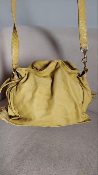 กระเป๋าสะพาย Loewe จีบสีเหลือง รูปที่ 6