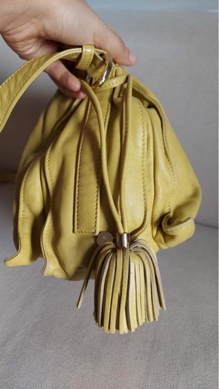 กระเป๋าสะพาย Loewe จีบสีเหลือง รูปที่ 3