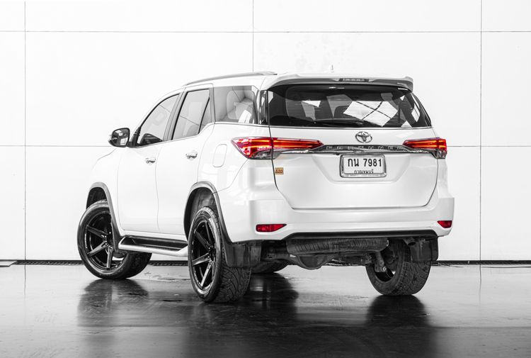 Toyota Fortuner 2017 2.4 V Utility-car ดีเซล ไม่ติดแก๊ส เกียร์อัตโนมัติ ขาว รูปที่ 4