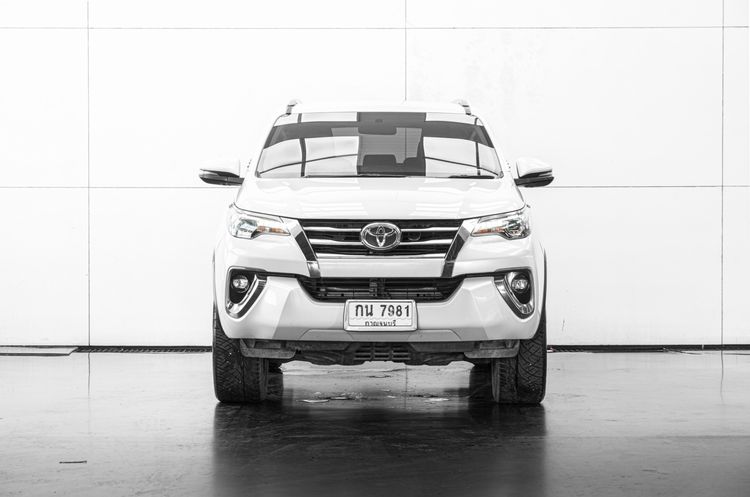 Toyota Fortuner 2017 2.4 V Utility-car ดีเซล ไม่ติดแก๊ส เกียร์อัตโนมัติ ขาว รูปที่ 3