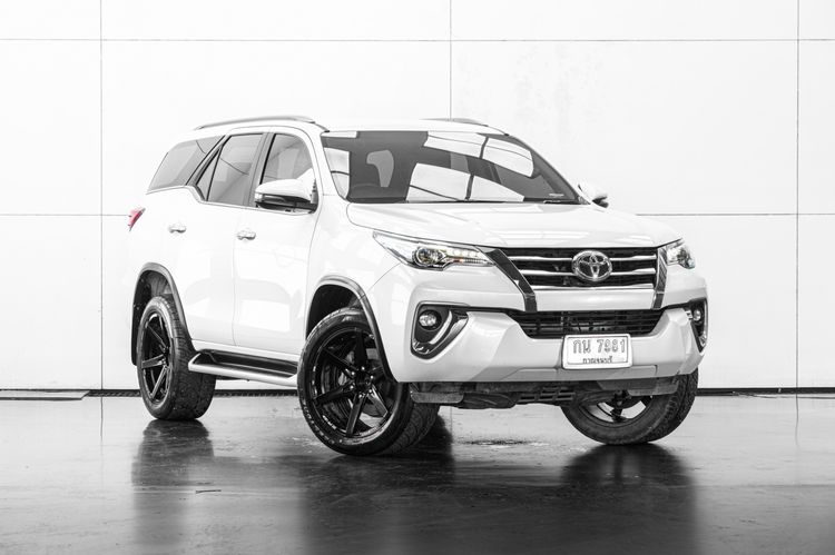 Toyota Fortuner 2017 2.4 V Utility-car ดีเซล ไม่ติดแก๊ส เกียร์อัตโนมัติ ขาว รูปที่ 2