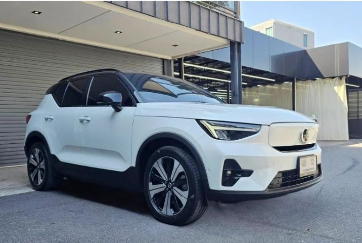 รถ Volvo XC40 Recharge Pure Electric สี ขาว