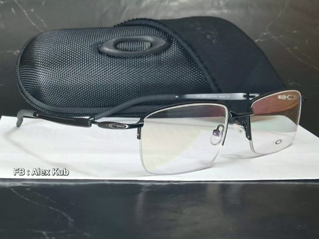 กรอบแว่นตา Oakley 